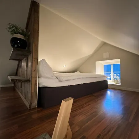 Loft Apartment, With A View From The Roof Terrace شقة *
