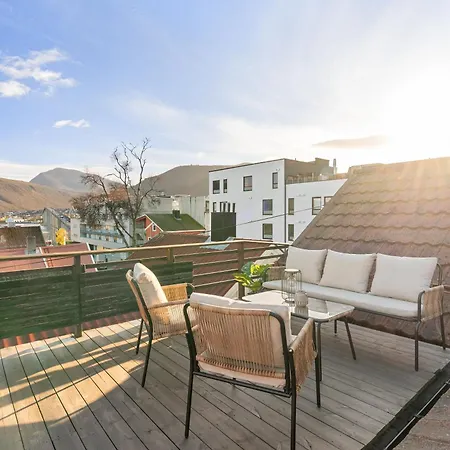 Loft Apartment, With A View From The Roof Terrace * טרומסה