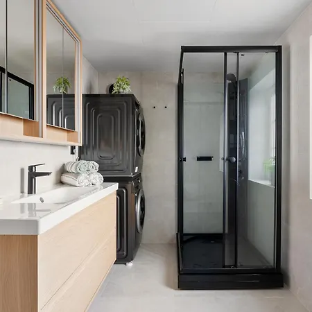 Loft Apartment, With A View From The Roof Terrace טרומסה