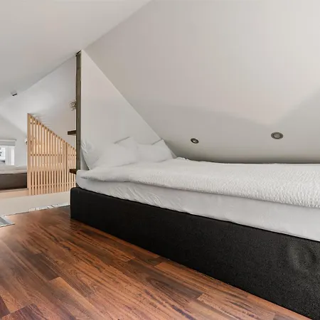 Loft Apartment, With A View From The Roof Terrace דירה *