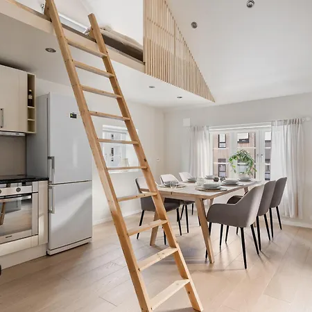 Loft Apartment, With A View From The Roof Terrace * טרומסה